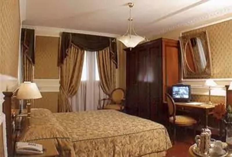 Отель Champagne Garden Рим Экстерьер фото